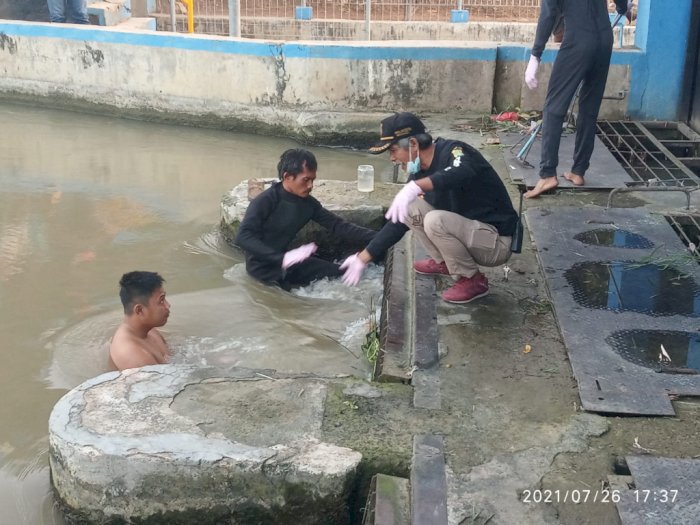 Merinding! Jasad Pria Ditemukan Tersangkut di Penyaring Sampah di Bekasi
