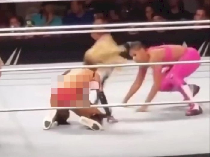 Detik-detik Bra Pegulat WWE Wanita Terbuka Saat Duel, Tapi Masih Bisa Tampil Profesional