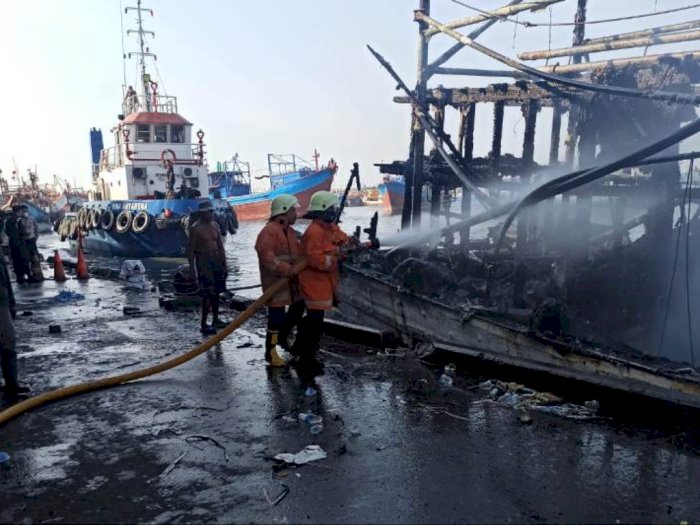 Terungkap Penyebab Kebakaran Kapal Nelayan di Muara Baru: Akibat Pengelasan