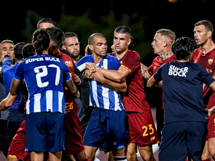 Rusuh! Laga Pramusim Porto vs Roma Diwarnai Aksi Gelut Pepe dan Henrikh Mkhitaryan