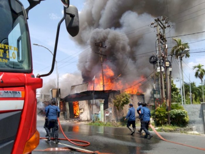 3 Rumah Ludes Terbakar di Jalan Adam Malik Medan, Kerugian Capai Rp500 Juta