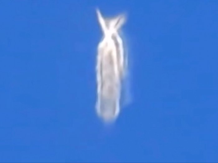 Viral Video Penumpang Pesawat Rekam 'Perubahan Bentuk' Objek Asing, Netizen Sebut Itu UFO