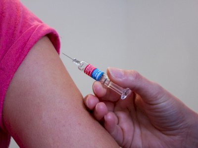 Satgas COVID-19 Tegaskan Vaksin Booster Hanya Untuk Tenaga Kesehatan