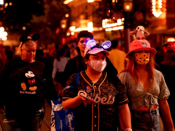 Disneyland Berlakukan Kembali Penggunaan Masker di  Area Indoor
