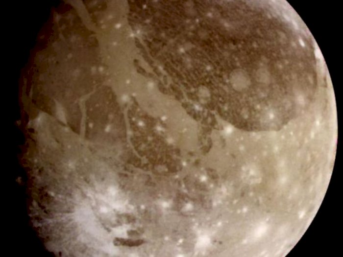 Studi Baru Menemukan Bukti Uap Air untuk Pertama Kalinya di Satelif Jupiter Ganymede!