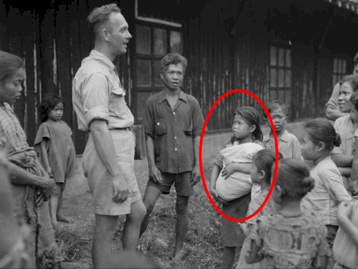 Viral Foto Warga Terdampar Semasa Perang Kemerdekaan 1947, Bocah Gendong Bayi Bikin Salfok