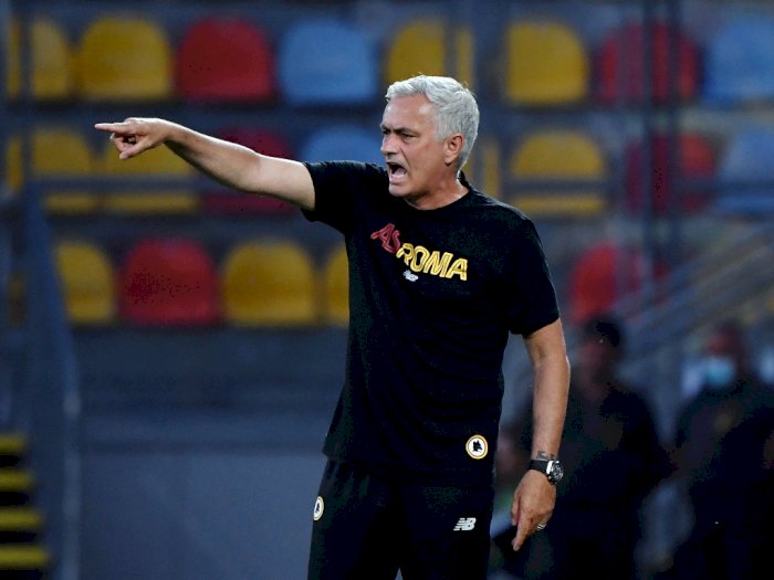 Puji Fans AS Roma, Mourinho: Kalian Luar Biasa