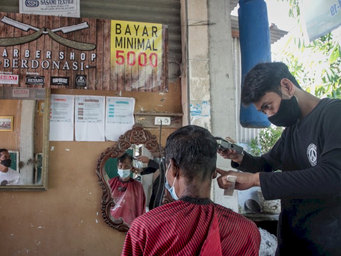 FOTO: Aksi Penggalangan Dana Dengan Potong Rambut