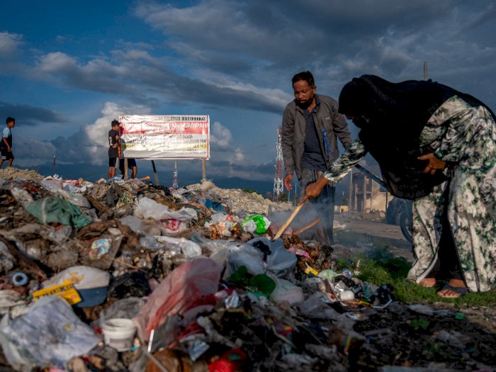 FOTO: Sanksi Adat Bagi Pembuang Sampah Sembarangan di Palu