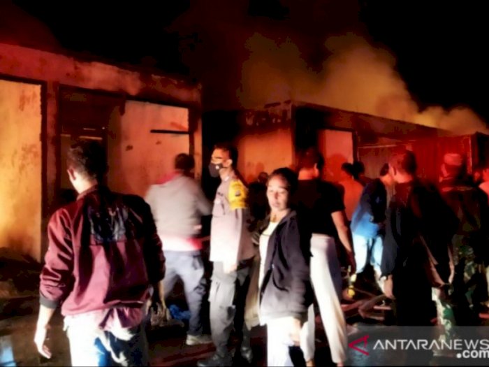 Korsleting Listrik, 32 Kios Pasar Batang Toru Ludes Terbakar