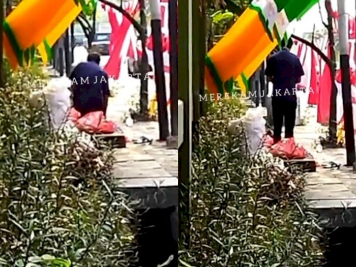 Viral Pria Penjual Bendera Tetap Beribadah di Pinggir Jalan, Netizen: Berkah Jualannya!