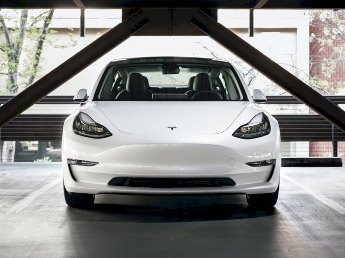 Pemilik Tesla Ini Ditagih Rp200 Juta Usai Tidak Sengaja Beli Fitur Full-Self Driving