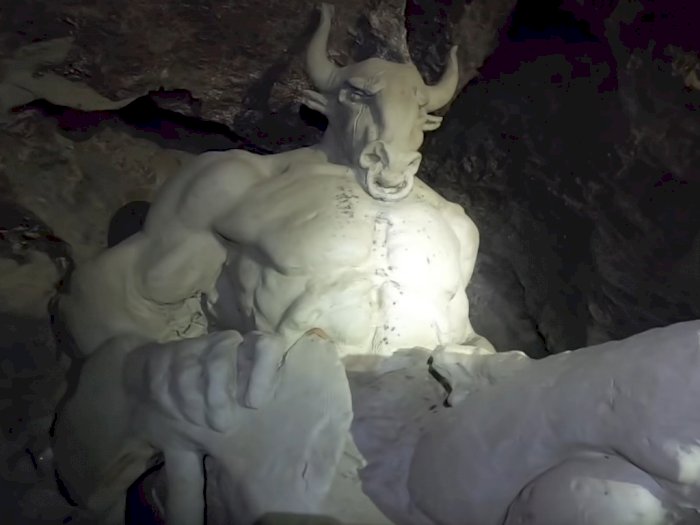Viral Penjelajah Gua Temukan Patung Menyeramkan yang Terkubur Jauh di Dalam Labirin