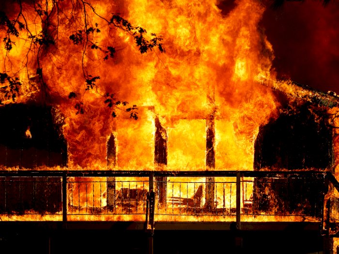 FOTO: Kebakaran Hutan di California Membumihanguskan Rumah Warga