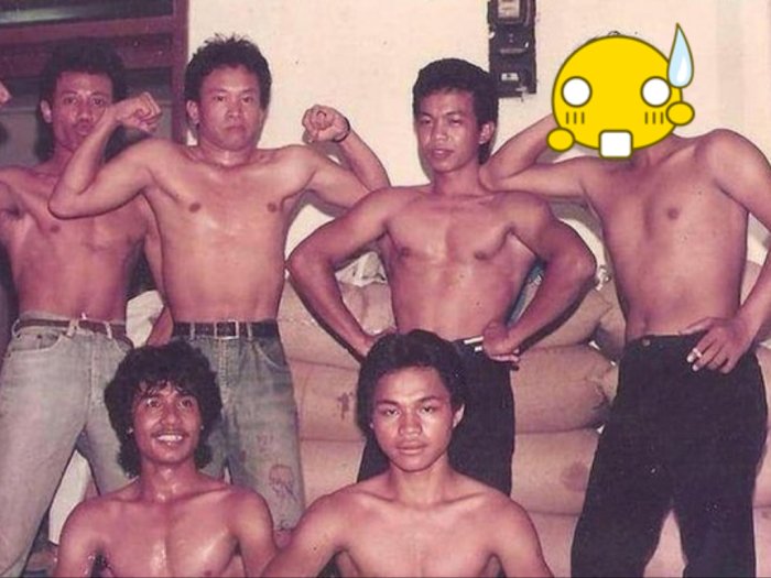 Viral Foto Jadul Pemuda Jaksel Pamer Otot Tahun 1990, Netizen Salfok yang Paling Kanan