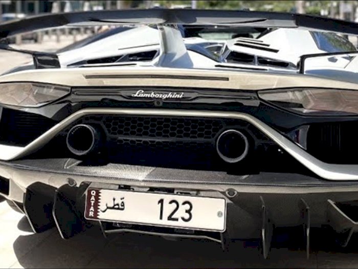 Pelat Nomor ‘123’ di Mobil Lamborghini Aventador SVJ Roadster Ini Dibanderol Rp171 M!