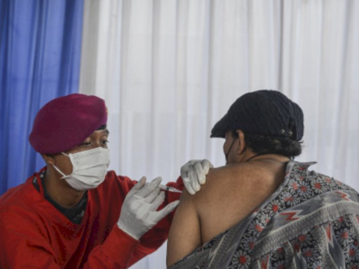 500 Warga dan Pegiat Pariwisata di Kaldera Toba Ikuti Vaksinasi Massal