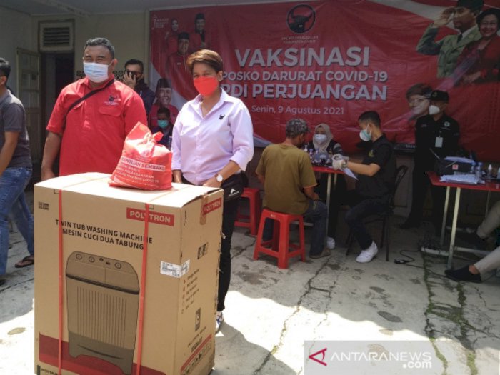 Anggota DPRD Garut Berikan Sembako & Mesin Cuci ke Warga yang Divaksin