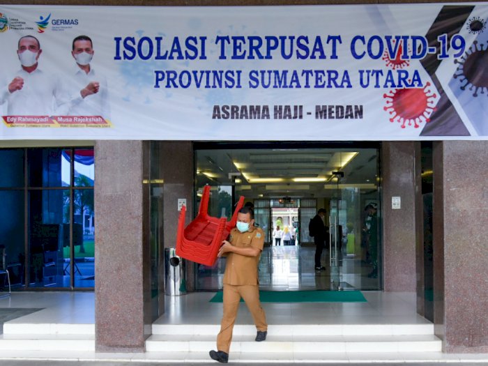 FOTO: Isolasi Terpusat Pasien COVID-19 di Asrama Haji Medan