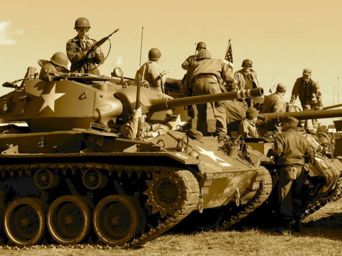 Kakek Berusia 82 Tahun Didenda Rp4,2 Miliar Usai Bawa Jalan Tank Perang Dunia ke-2