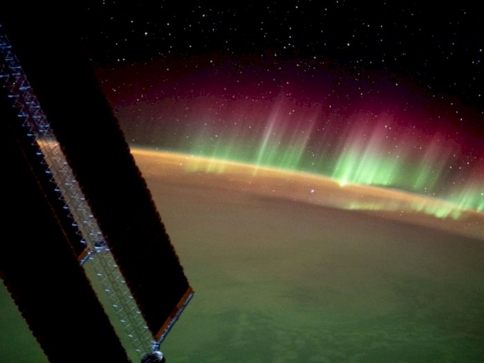 Mengenal Aurora Australis, Gambar Cahaya Selatan yang Dibagikan ISS!