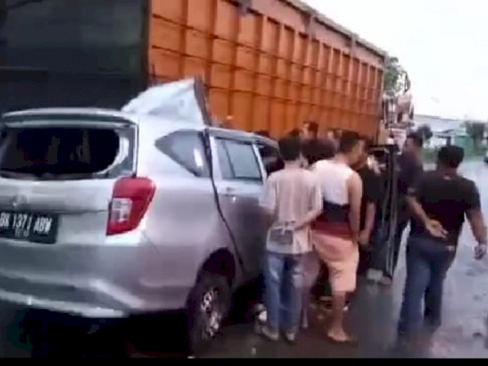 Sopir Mengantuk, Minibus Tabrak Belakang Truk di Namorambe, 1 Tewas 2 Luka-luka