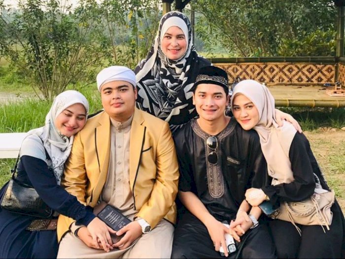 Ibu Alvin Faiz Unggah Foto Pernikahan Putranya, Henny Rahman: Makasih Yah Mah