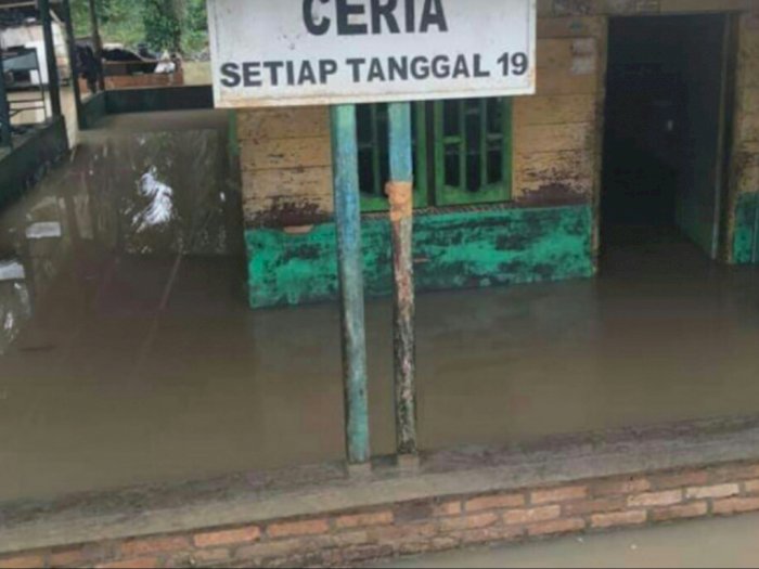 Sungai Meluap Akibat Hujan Deras, Banjir Genangi Rumah Warga di Labusel