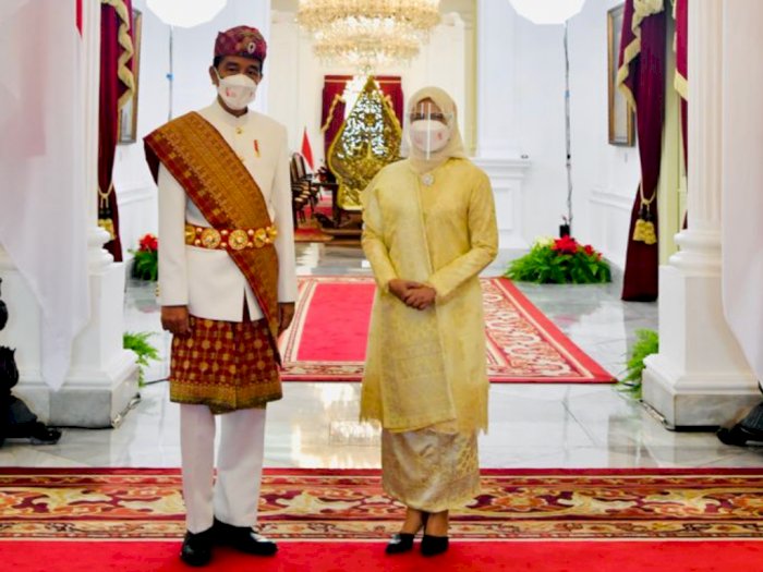 Pimpin Upacara HUT RI ke-76 di Istana Negara, Jokowi Pakai Baju Adat Lampung