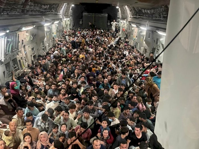  Ratusan Warga Afghanistan Kabur dari Kabul Menggunakan Pesawat AS