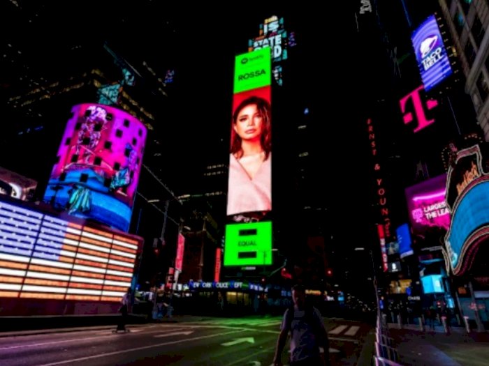 Jadi Artist of the Month, Wajah Rossa Terpampang di Times Square New York