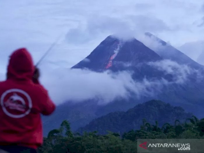 Gunung Merapi Erupsi, Sejumlah Desa di Magelang Diguyur Hujan Abu