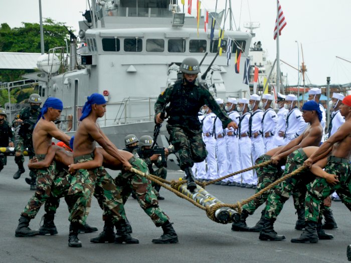 FOTO: Atraksi Kemampuan dan Ketangkasan Prajurit TNI AL