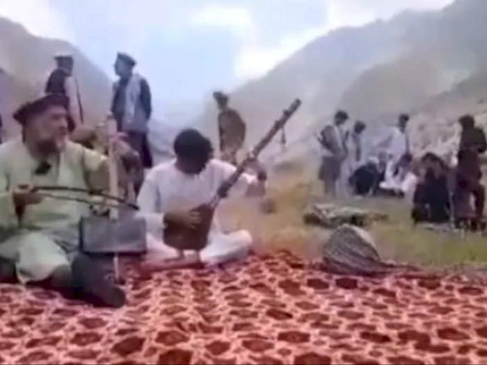Kejam, Taliban Dilaporkan Bunuh Penyanyi Afghanistan