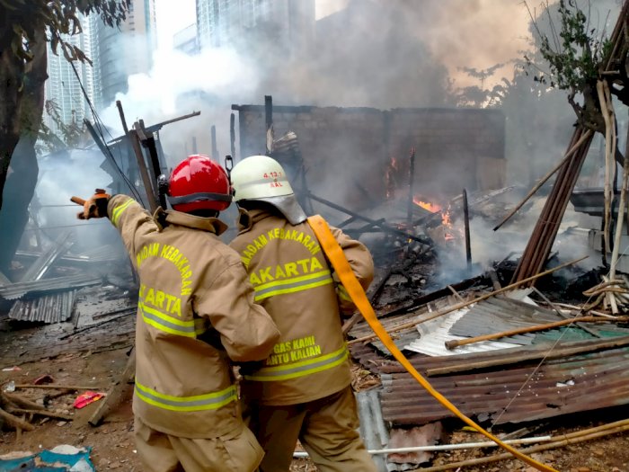 Akibat Korsleting Listrik, 10 Rumah Kontrakan di Jaksel Ludes Terbakar
