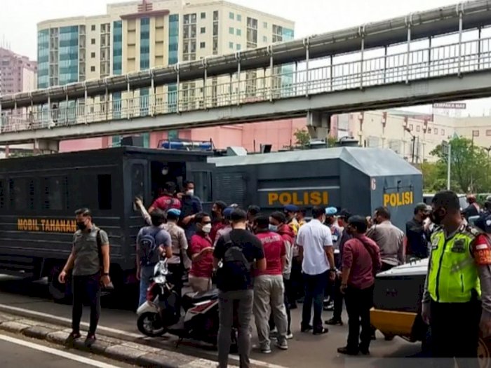 Polisi Amankan Puluhan Orang saat Sidang Banding Habib Rizieq Shihab