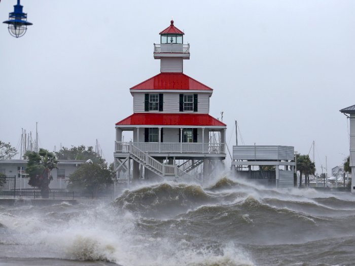 Badai Ida Menerjang Louisiana AS Menyebabkan Pemadaman Listrik di Ribuan Rumah Warga