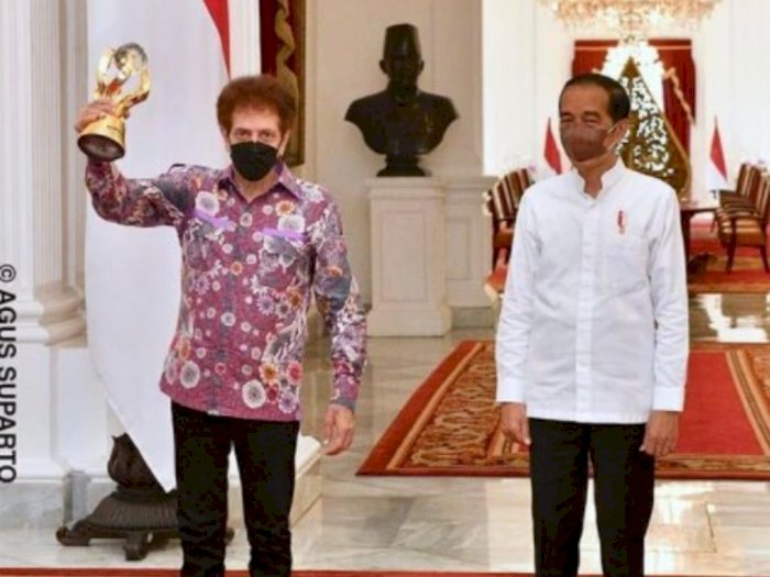 Jokowi Nostalgia Bertemu Ahmad Albar Pentolan God Bless: Saat Itu Saya Masih Remaja