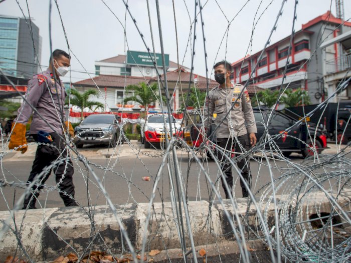4 Polisi Terluka Usai Dikeroyok Massa Saat Ricuh Sidang Rizieq di Jakarta
