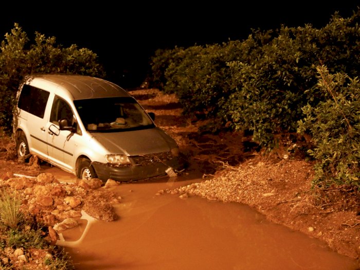 Banjir di Spanyol Menyebabkan Aliran Listrik dan Layanan Kereta Api Terputus