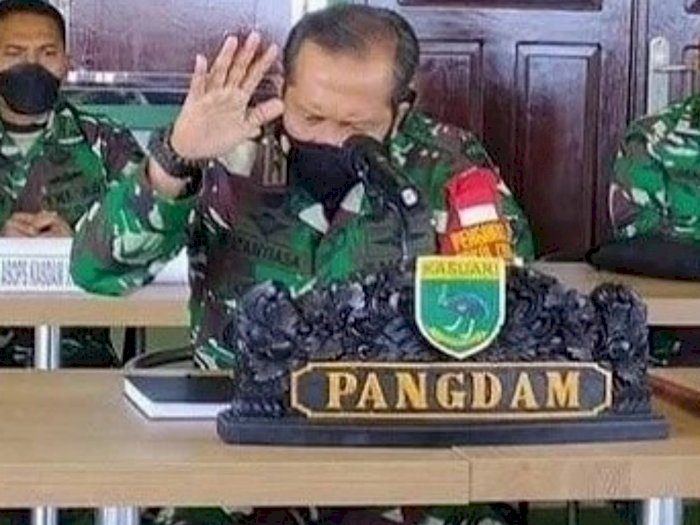 Panas! Pangdam Kasuari Gebrak Meja, Minta Pembunuh 4 Anggota TNI Ditangkap Hidup atau Mati