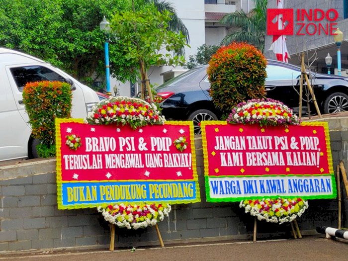 Terkejut Banyak Karangan Bunga Soal Interpelasi Anies, PDIP: Enggak Tahu Siapa yang Kirim