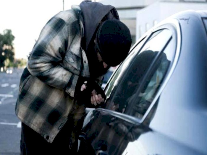 Viral! Pencuri Spion Mobil di Jakbar, Pelaku Langsung Diciduk Polisi