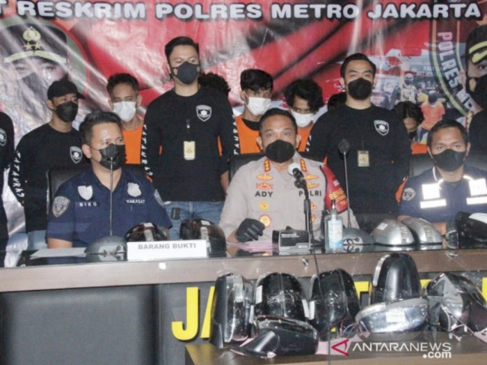 Polisi Bongkar Sindikat Pencurian Kaca Spion Mobil di Jakarta Barat