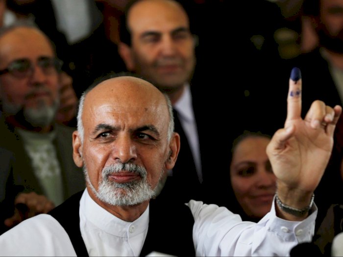 Kabur dari Serangan Taliban, Mantan Presiden Afghanistan Minta Maaf