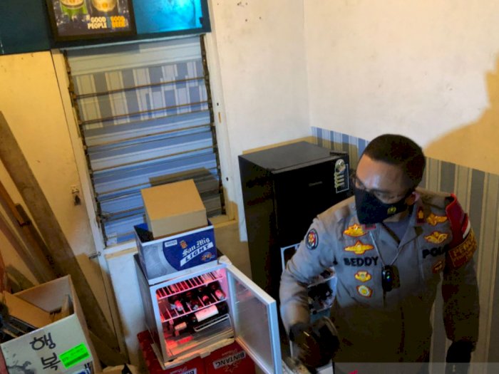 1.918 Botol Miras Tak Berizin Disita Polisi di Kontrakan di Setiabudi