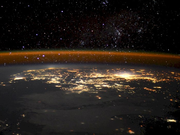 Astronot di Luar Angkasa Menangkap Potret Tepi Bumi yang Menakjubkan