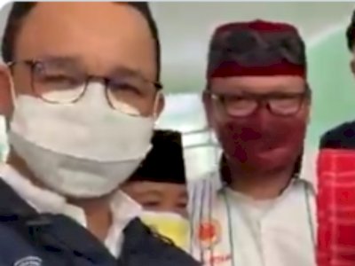 Anies Baswedan Tercebur ke Got, Denny Siregar: Pengen Jadi Presiden dengan Kecemplung Got