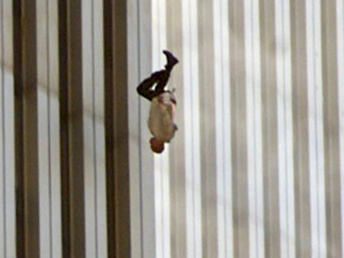 Misteri Sosok Pria di Foto Tragis The Falling Man saat Serangan 9/11