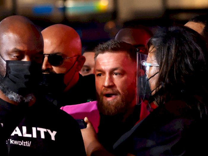 Conor McGregor Nyaris Baku Hantam dengan Machine Gun Kelly di VMA